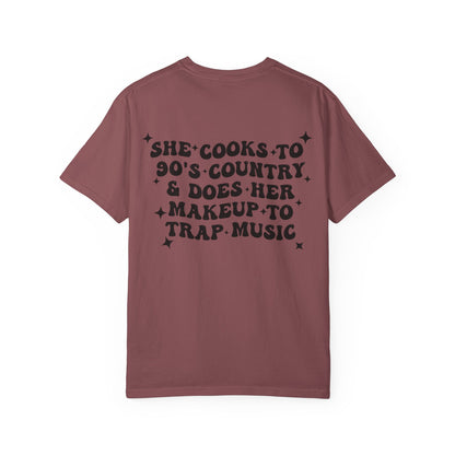 She Cooks to '90s Country & Does Her Makeup to Trap Music T-Shirt